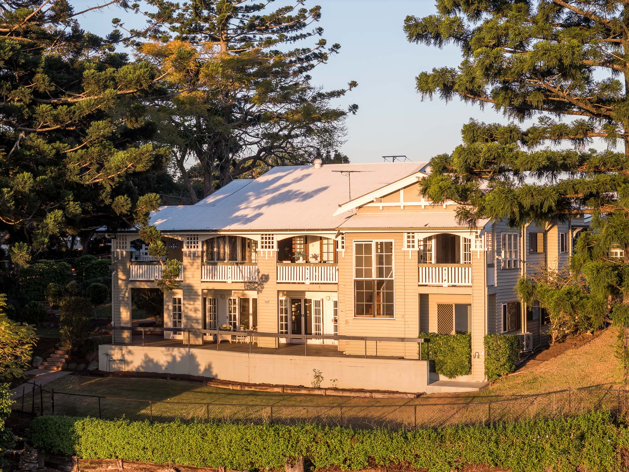 River-facing facade of the 1915 Queenslander Thistledoon